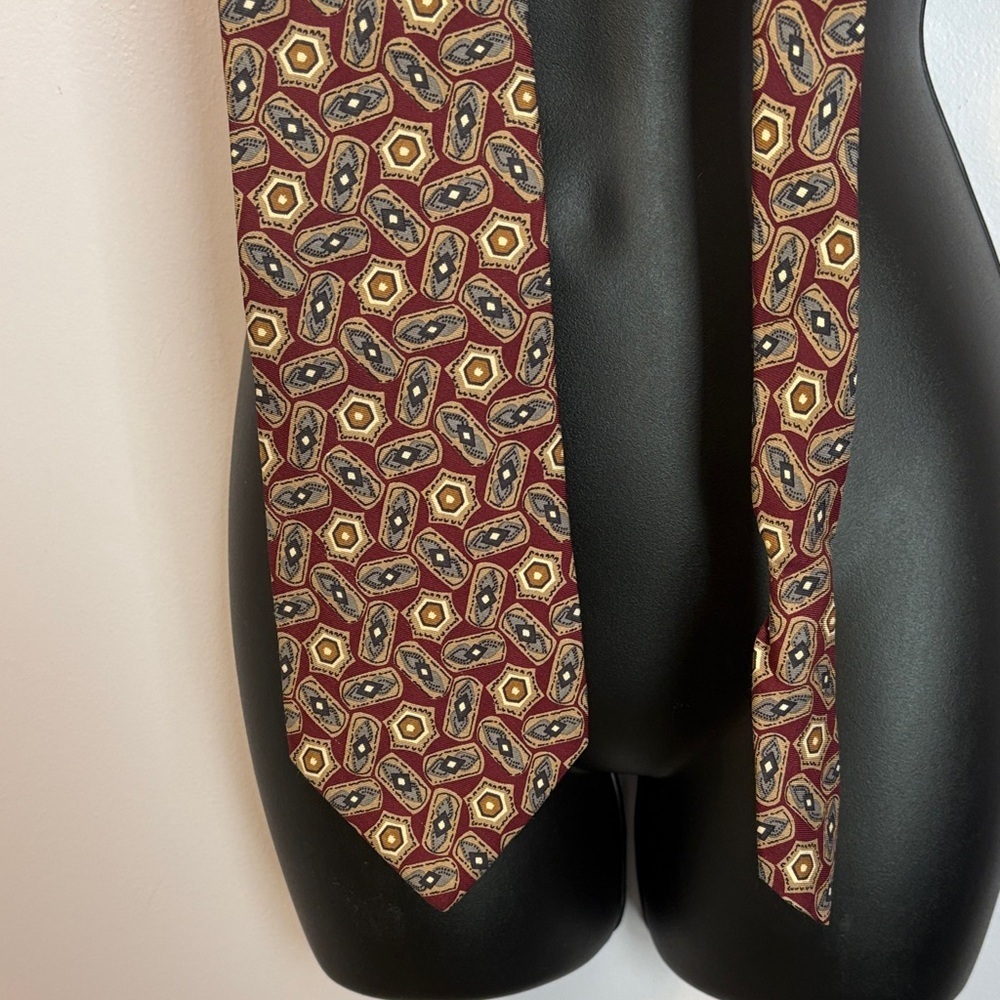 Burberrys of London Vintage Silk Burgundy Medallion Geometric Pattern Necktie - Picture 1 of 12